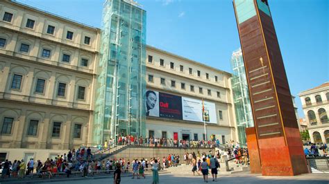 El Museo Nacional Centro de Arte Reina Sofía: En hyllning till den katalanska konstnären som bröt med konventionerna och förändrade Spaniens kulturella landskap